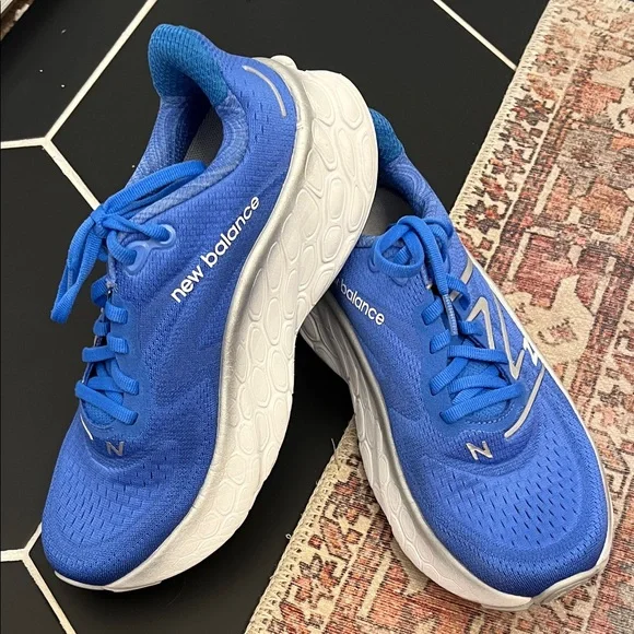 New Balance Women's Fresh Foam x More v4 - Picture 1 of 8